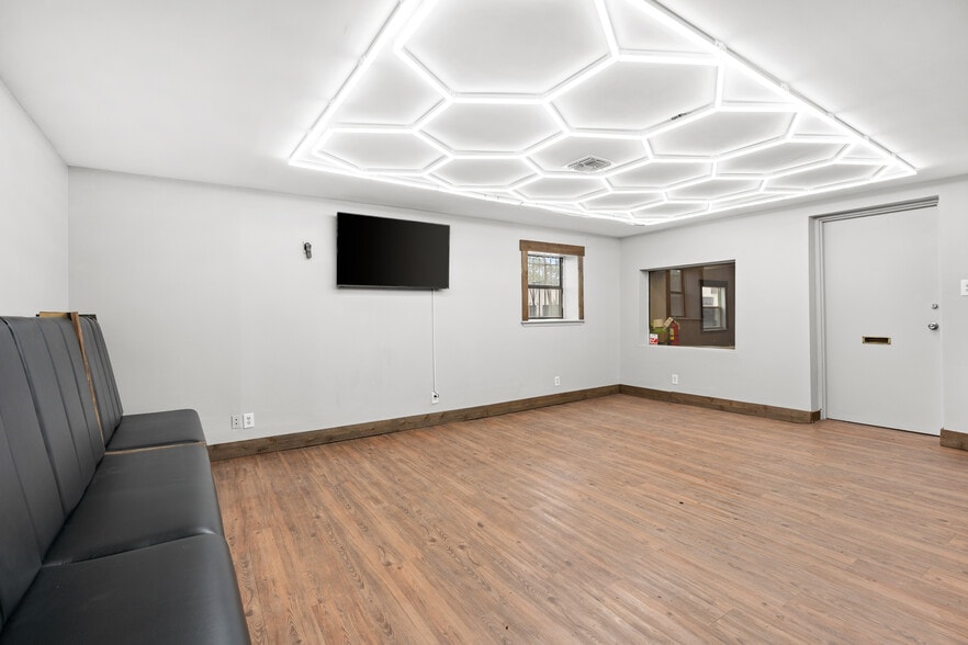 More Photos Of 103 Blanco Rd, San Antonio Auto Repair For Lease