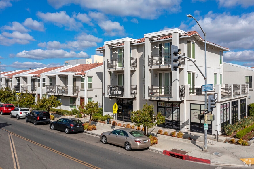 Primary Photo Of 1560 Fulton St, Fresno Apartments For Sale