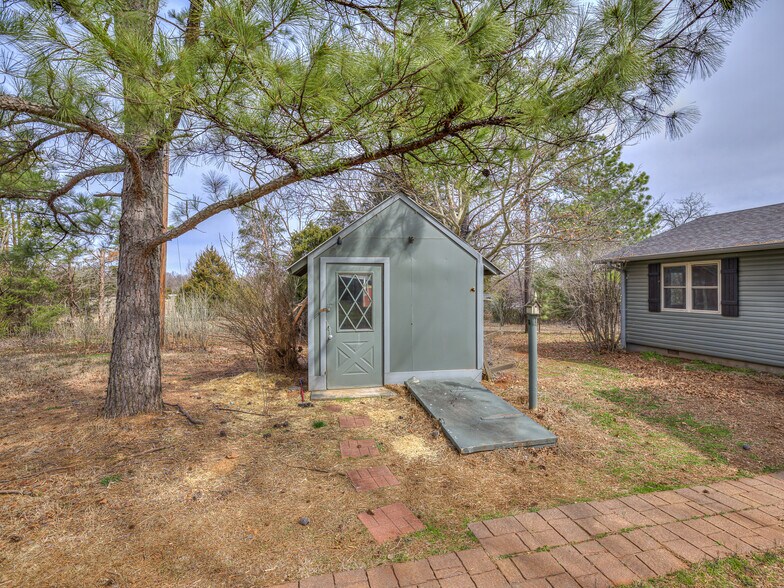 More Photos Of 980916 S Highway 18, Chandler Industrial For Sale