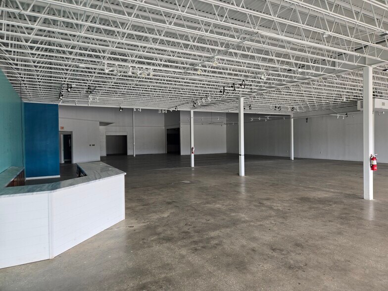 More Photos Of 625 N Dale Mabry Hwy, Tampa Freestanding For Lease