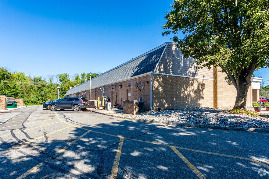 More Photos Of 263 Changebridge Rd, Pine Brook Storefront For Lease