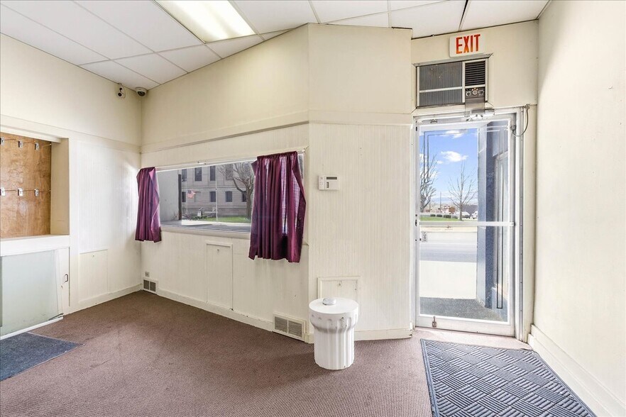 More Photos Of 120-124 W Columbus St, Kenton Storefront For Sale