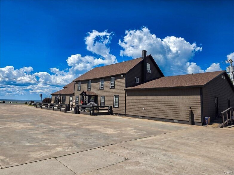 More Photos Of 6266 Lakeshore Rd, Verona Beach Restaurant For Sale