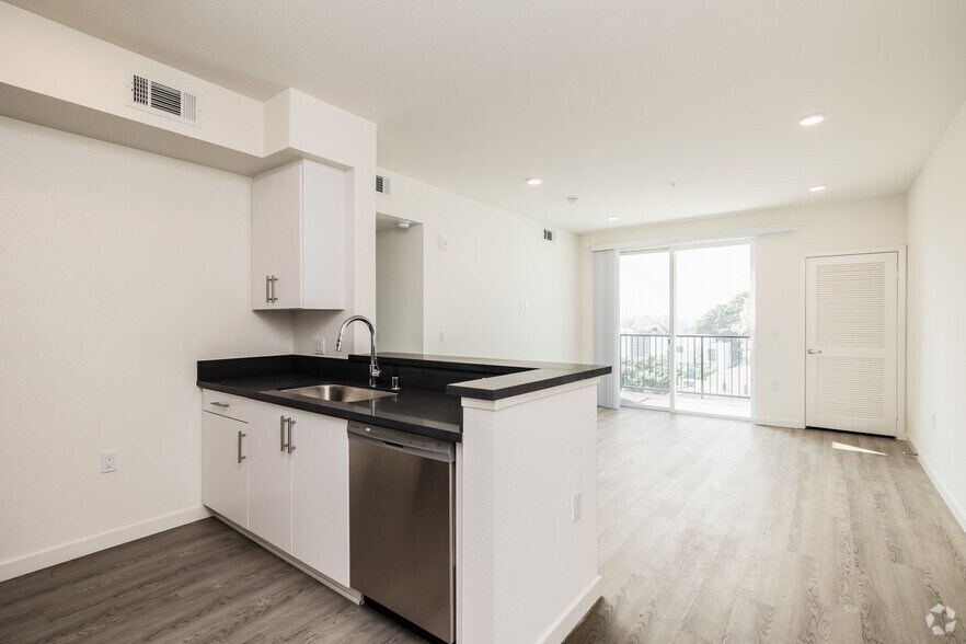 More Photos Of 3518 Chesapeake Ave, Los Angeles Apartments For Sale