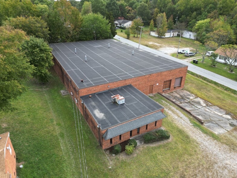 More Photos Of 900 Baker Rd, High Point Warehouse For Lease
