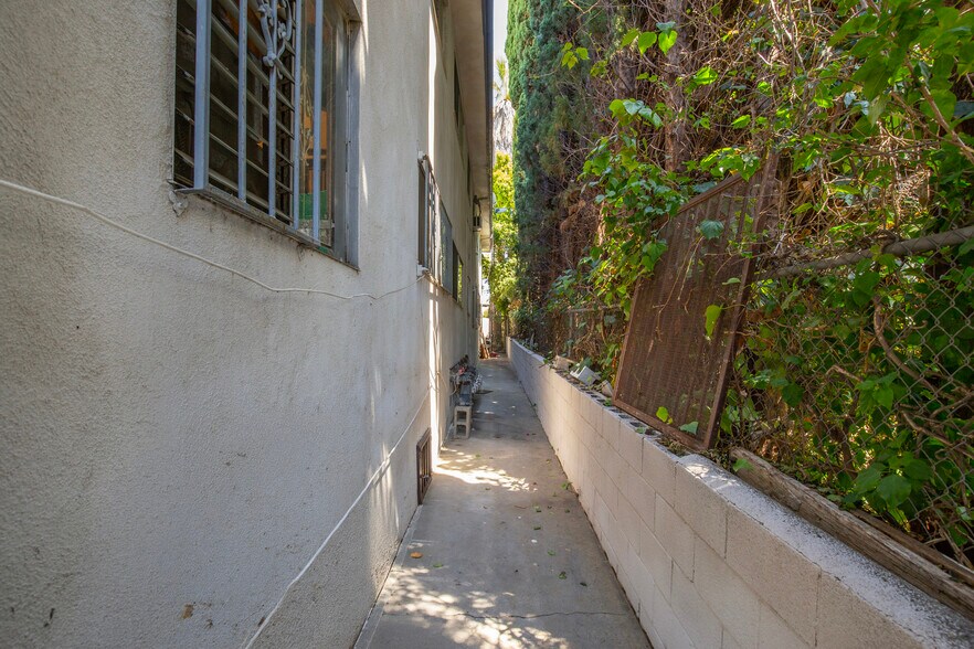 More Photos Of 1117 S Spaulding Ave, Los Angeles Apartments For Sale