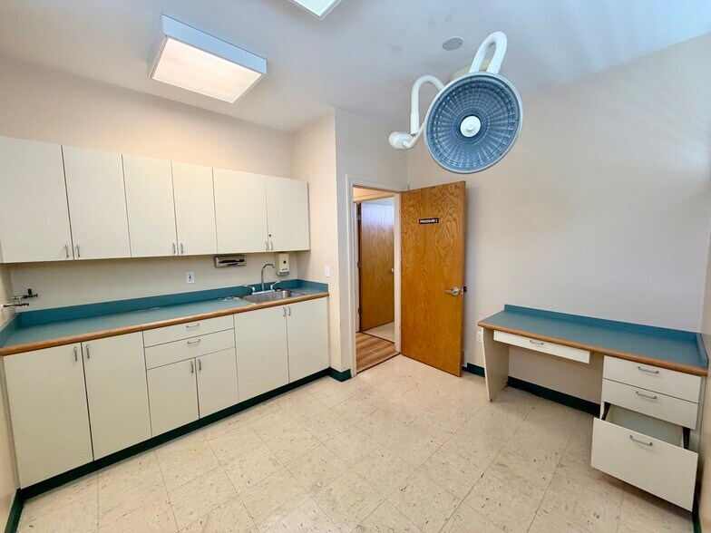 More Photos Of 853-855 Grove St. st, Irvington Healthcare For Lease