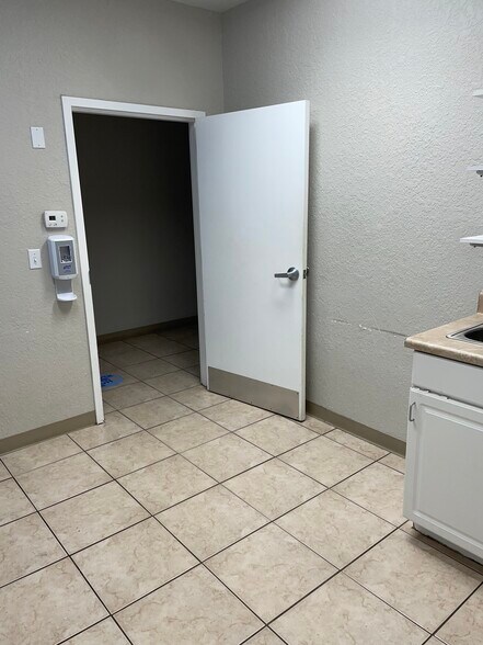 More Photos Of 1701 E Airport Blvd, Sanford Medical For Lease