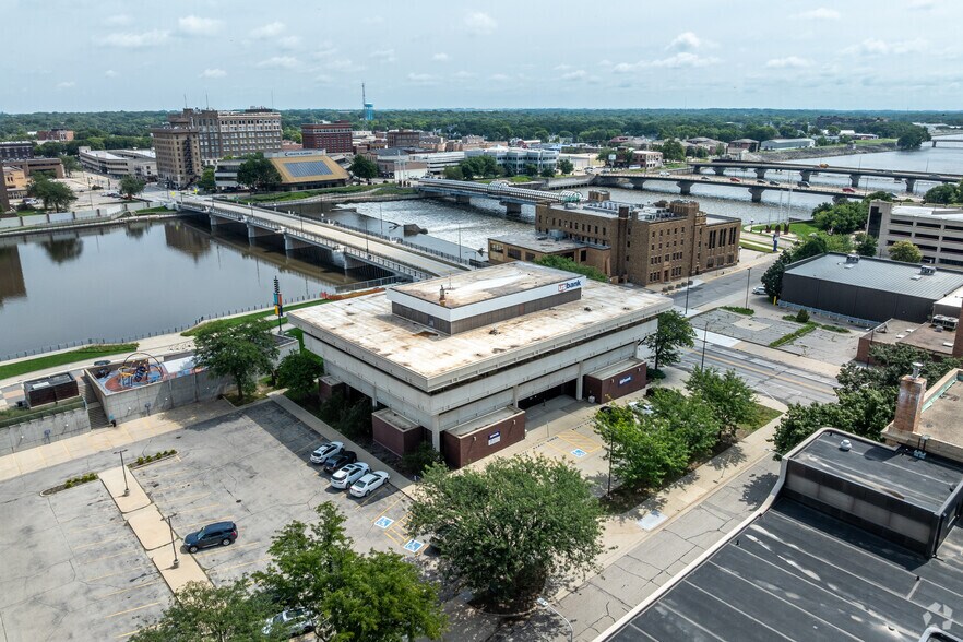 More Photos Of 425 Cedar St, Waterloo Office For Sale