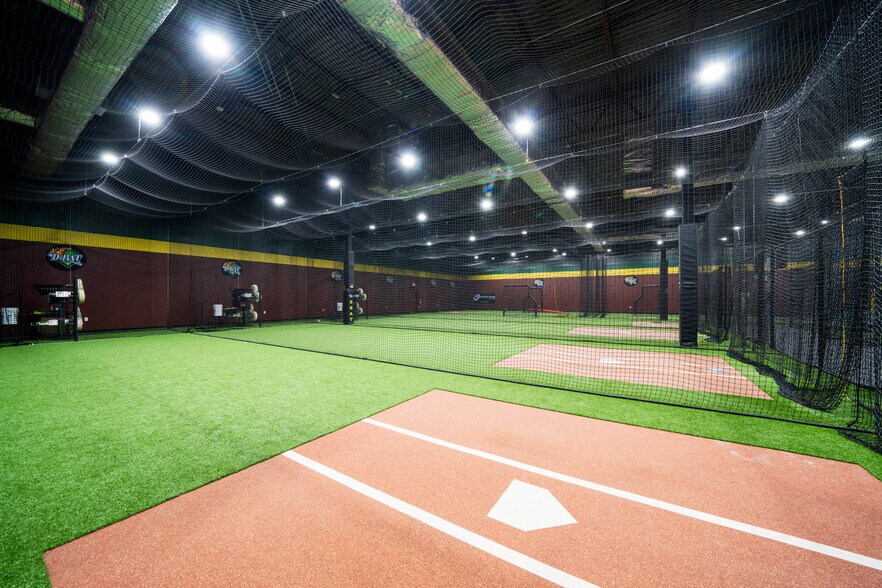 More Photos Of 3520 McCann Rd, Longview Department Store For Lease