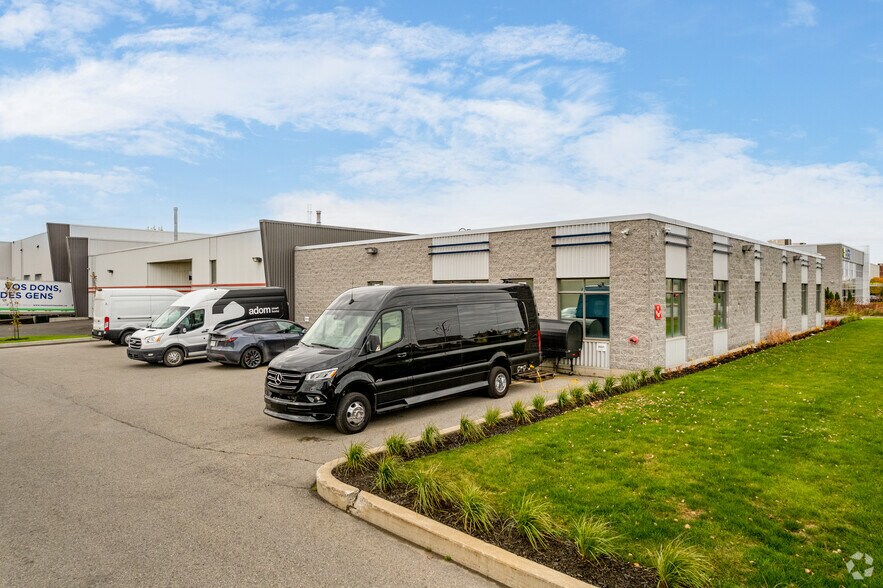 More Photos Of 275 Av Liberté, Candiac Warehouse For Sale