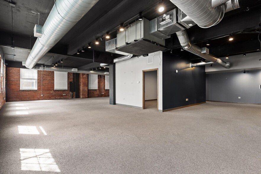 More Photos Of 407 Broad St, Chattanooga General Retail For Lease