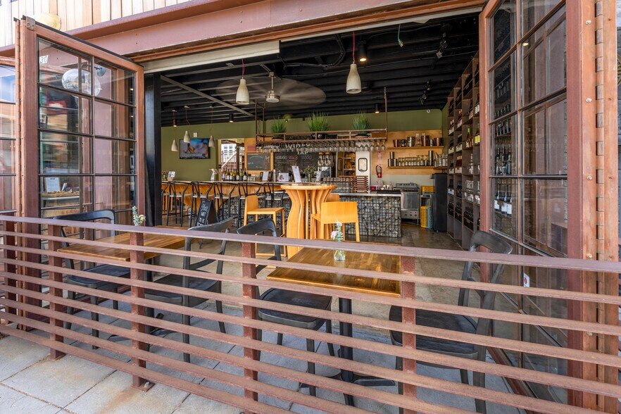 More Photos Of 2130 India St, San Diego Storefront Retail Residential For Lease