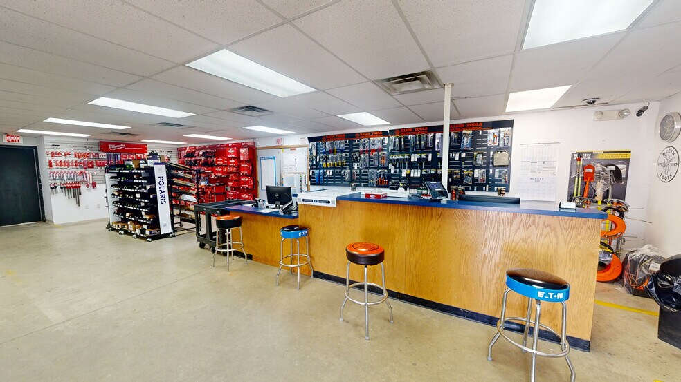 More Photos Of 1201 E Lake Francis Dr, Siloam Springs Warehouse For Lease