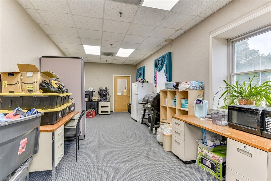 More Photos Of 1089 Augusta Rd, Warrenville Office For Sale