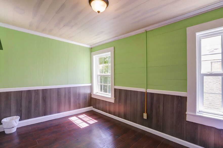 More Photos Of 212 Main St, Sierra City Hotel For Sale