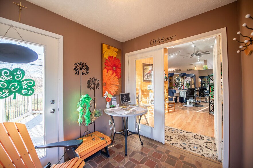 More Photos Of 411 W Canal St, Malvern General Retail For Sale