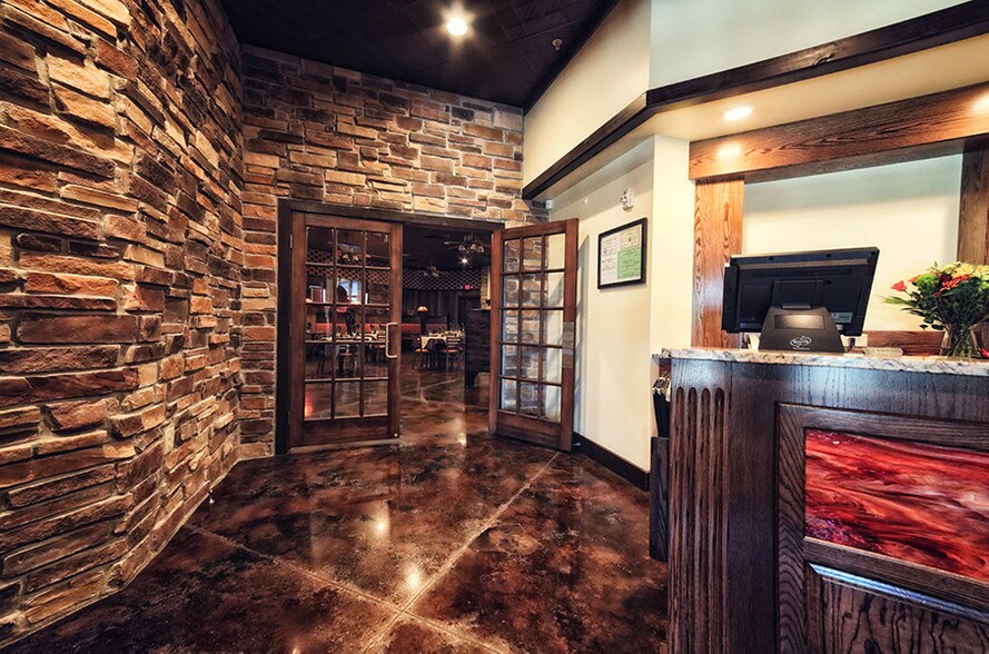 More Photos Of 2400 N Town Center Dr, Washington Restaurant For Sale