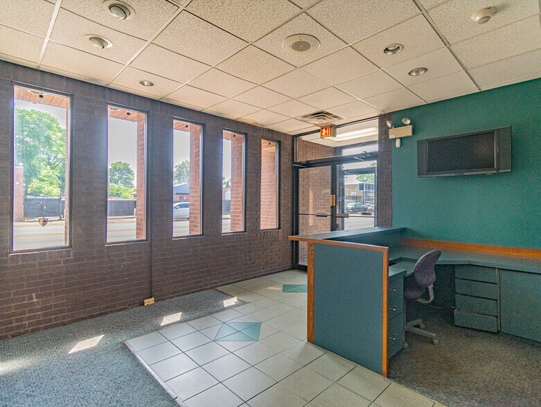 More Photos Of 9122 S Kedzie Ave, Evergreen Park Medical For Sale