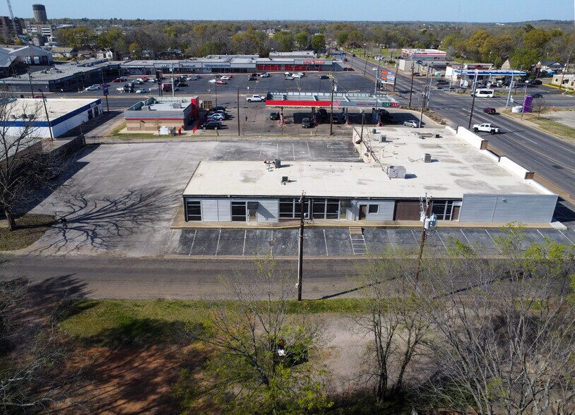 More Photos Of 415 Beckham Ave, Tyler Storefront For Sale