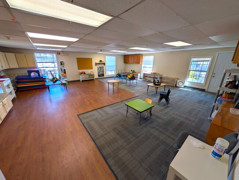 More Photos Of 395 Russell Dr, Smyrna Daycare Center For Lease