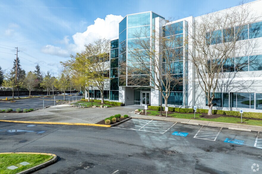 More Photos Of 18400 NE Union Hill Rd, Redmond Office For Lease
