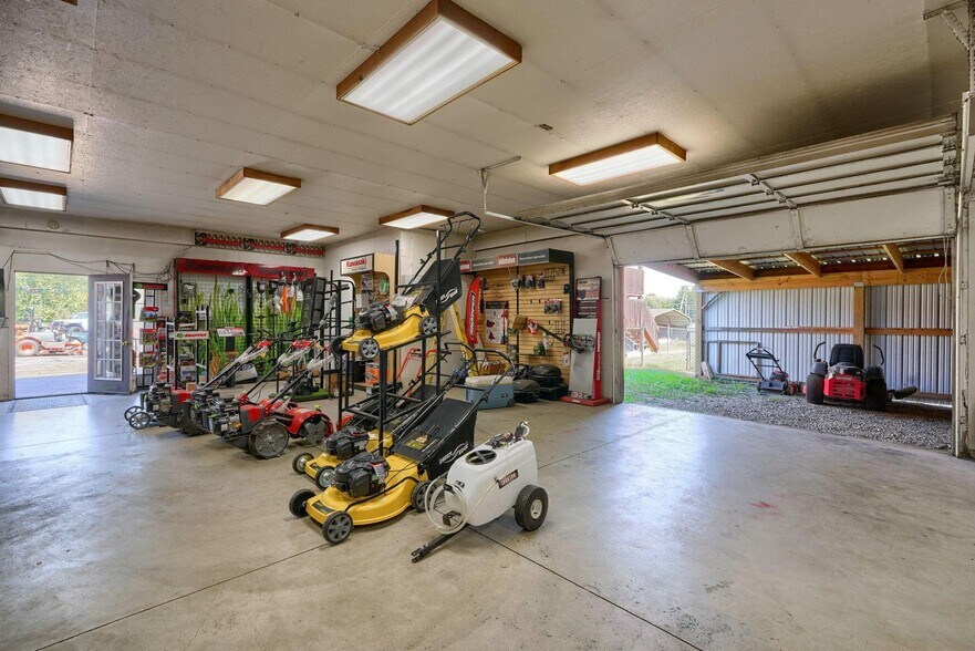 More Photos Of 7271 National Rd SW, Pataskala Freestanding For Sale