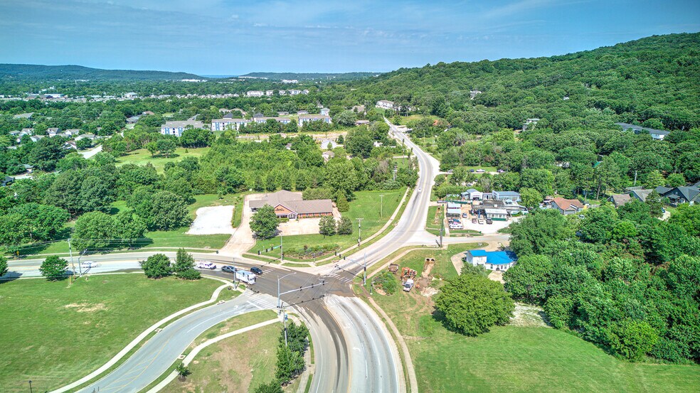 More Photos Of 778 S Happy Hollow Rd, Fayetteville Freestanding For Sale