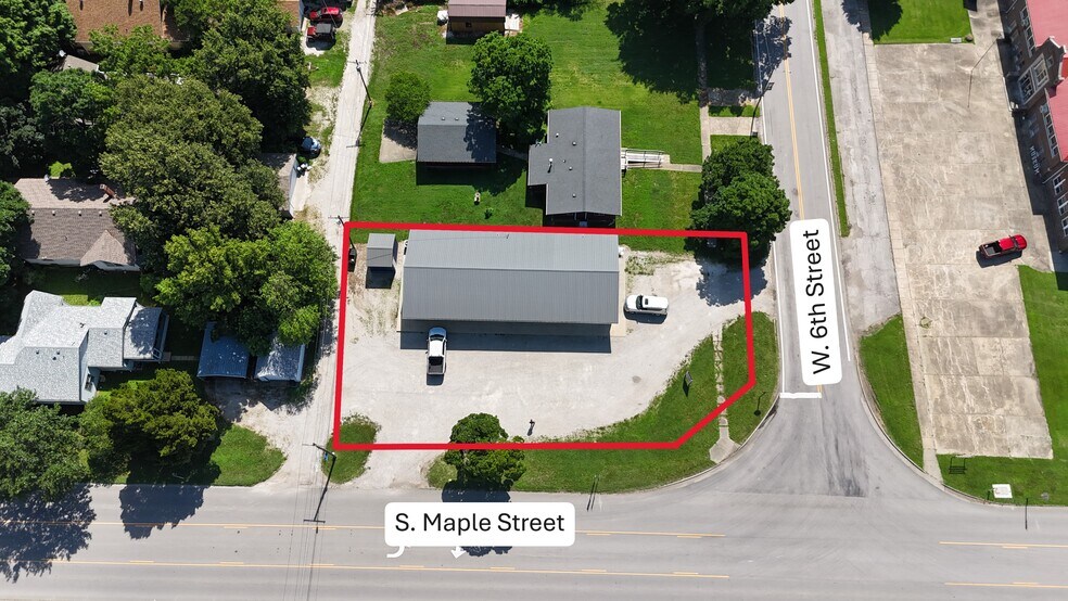 Primary Photo Of 427 W 6th Ave, Garnett Storefront Retail Office For Sale