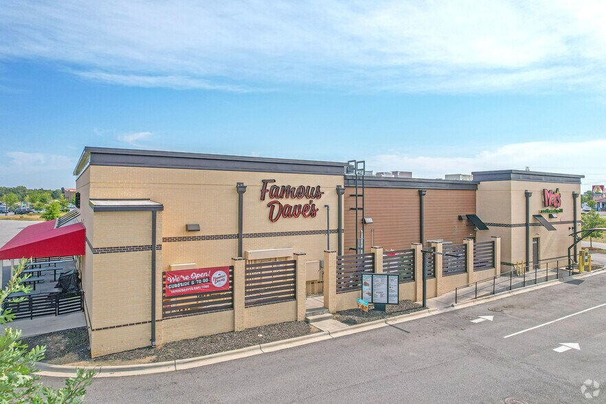 More Photos Of 917 Cabelas Dr, Fort Mill Freestanding For Sale