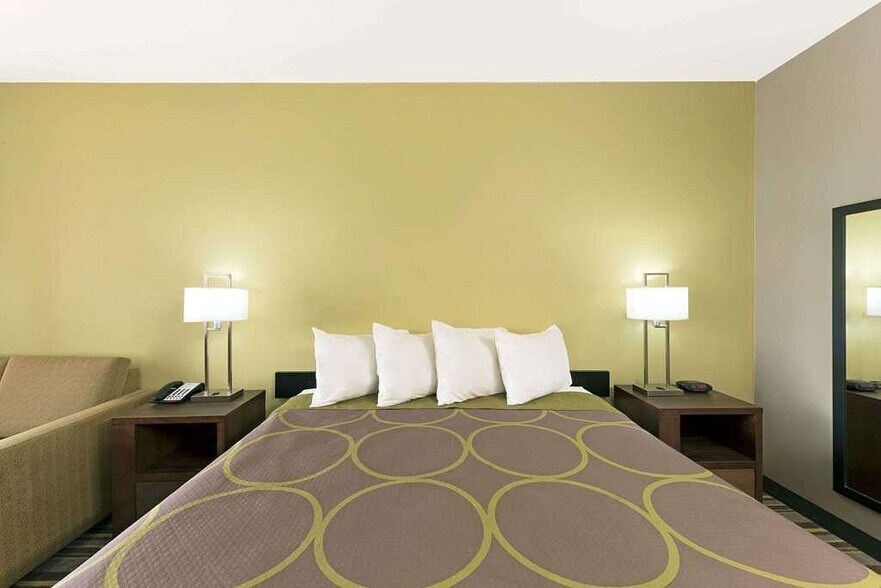 More Photos Of 2205 Chestnut St, Colorado City Hotel For Sale