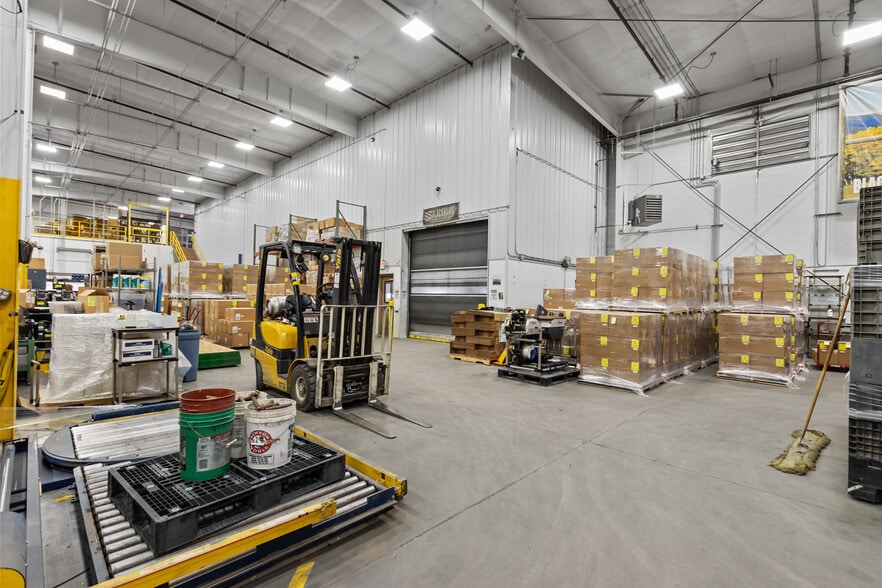 More Photos Of 275 Manhattan South Rd, Manhattan Warehouse For Sale