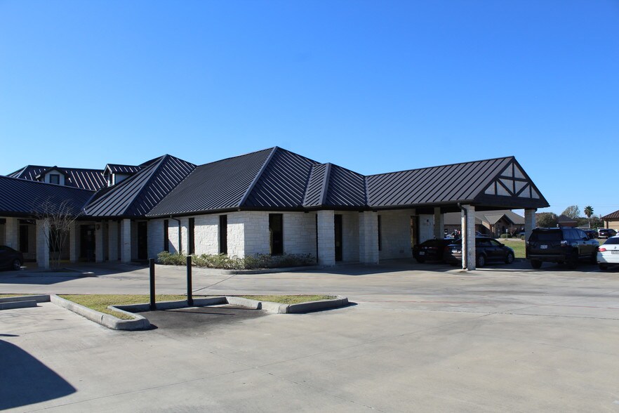 More Photos Of 2307 W Baker Rd, Baytown Medical For Lease