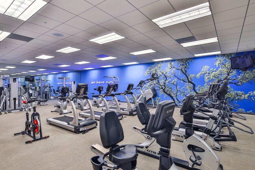 More Photos Of 1 Baxter Way, Westlake Village Office For Lease