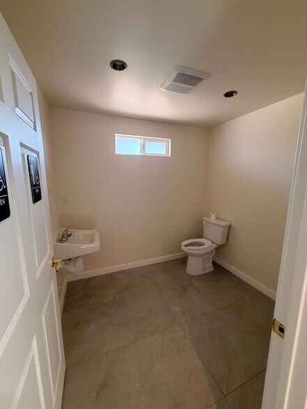More Photos Of 15224 Bonanza Rd, Victorville Freestanding For Sale