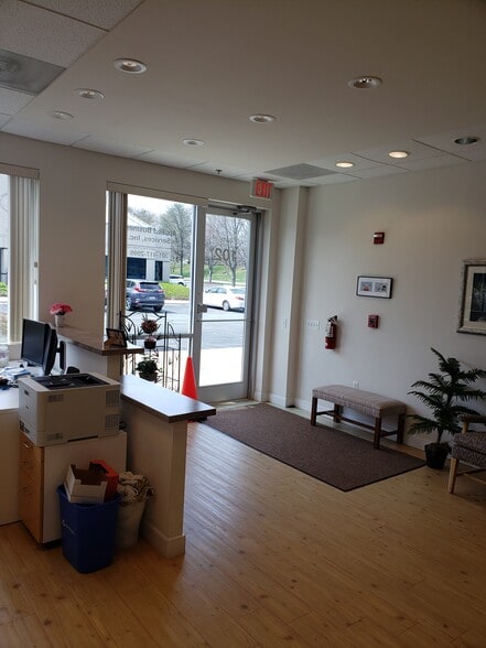 More Photos Of 900 Wind River Ln, Gaithersburg Office For Sale