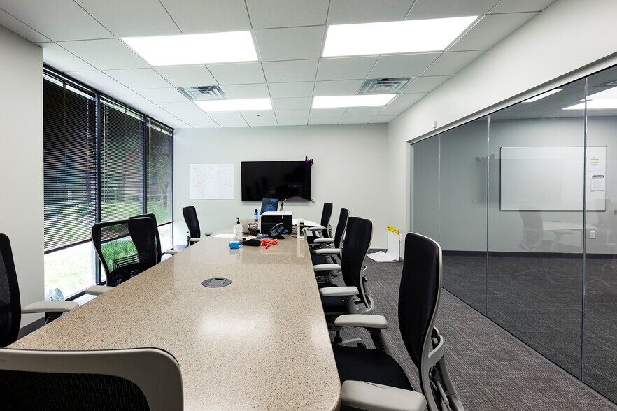 More Photos Of 1688 Phoenix Pky, College Park Light Distribution For Lease