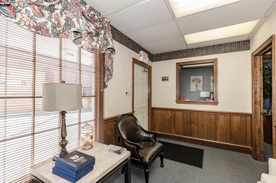 More Photos Of 215 Church St, Lenoir Office For Sale