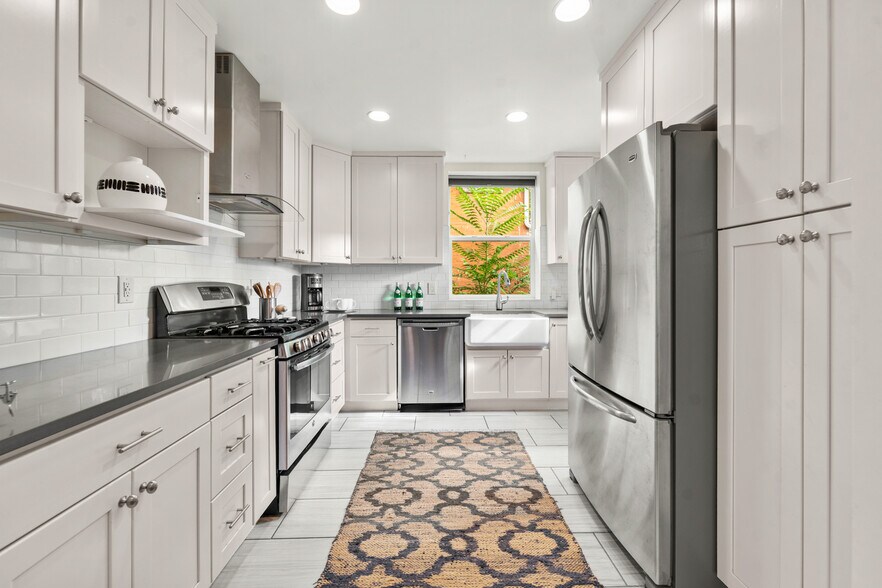 More Photos Of 1516 Cook St, Denver Light Distribution For Sale