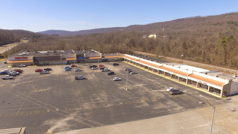 More Photos Of 2305 N Gateway Ave, Rockwood Unknown For Lease