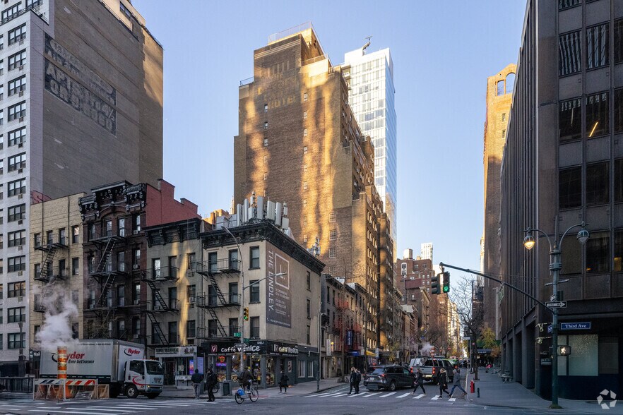 Primary Photo Of 150 E 39th St, New York Apartments For Lease