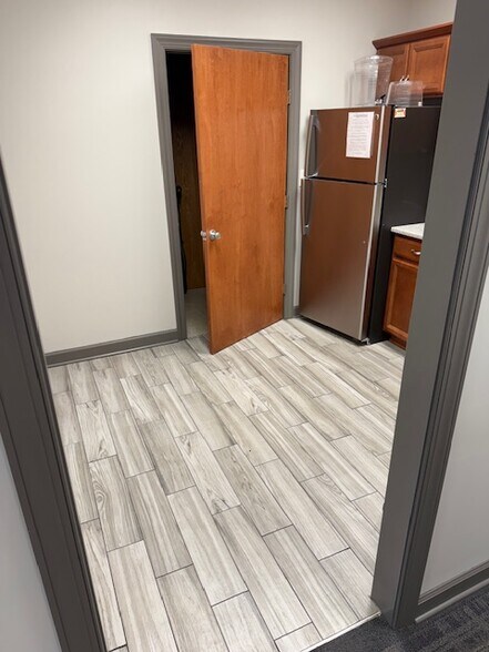 More Photos Of 6334 Peters Creek Rd, Roanoke Office For Lease