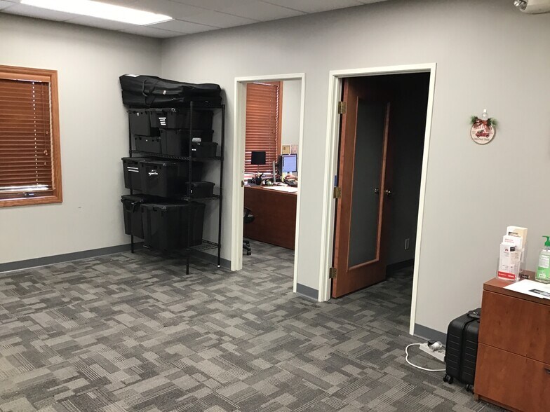 More Photos Of 3 Executive Ct, South Barrington Medical For Lease