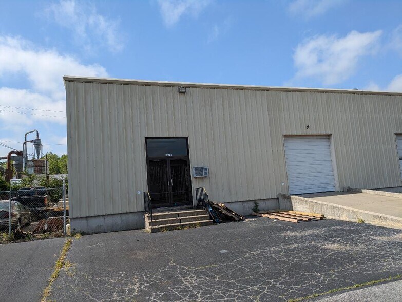 Primary Photo Of 2154 N Fox Hollow Dr, Nixa Warehouse For Lease