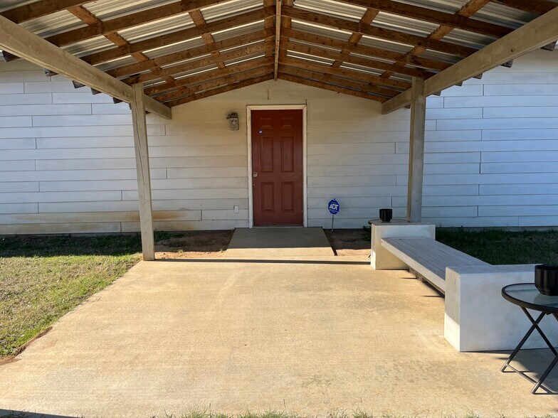 More Photos Of 139 S Jackson St, Hawkinsville Sports And Entertainment For Sale