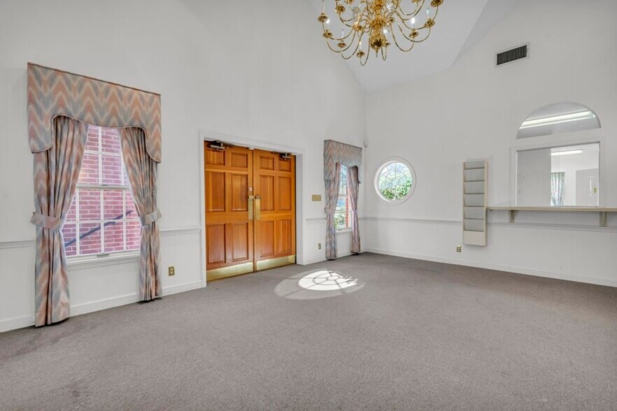 More Photos Of 2403 5th St N, Columbus Medical For Sale