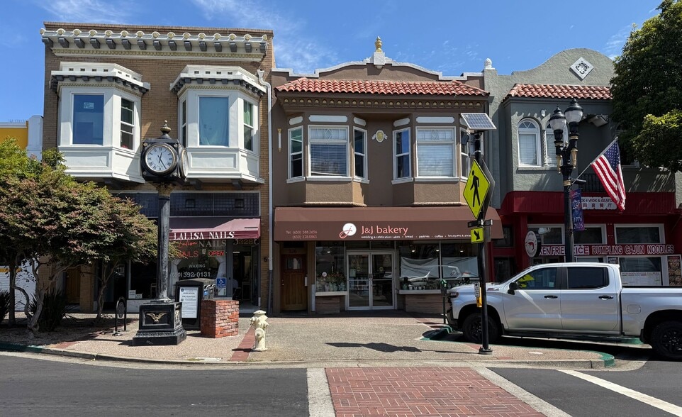 Primary Photo Of 324-328 Grand Ave, Spencer Storefront For Lease