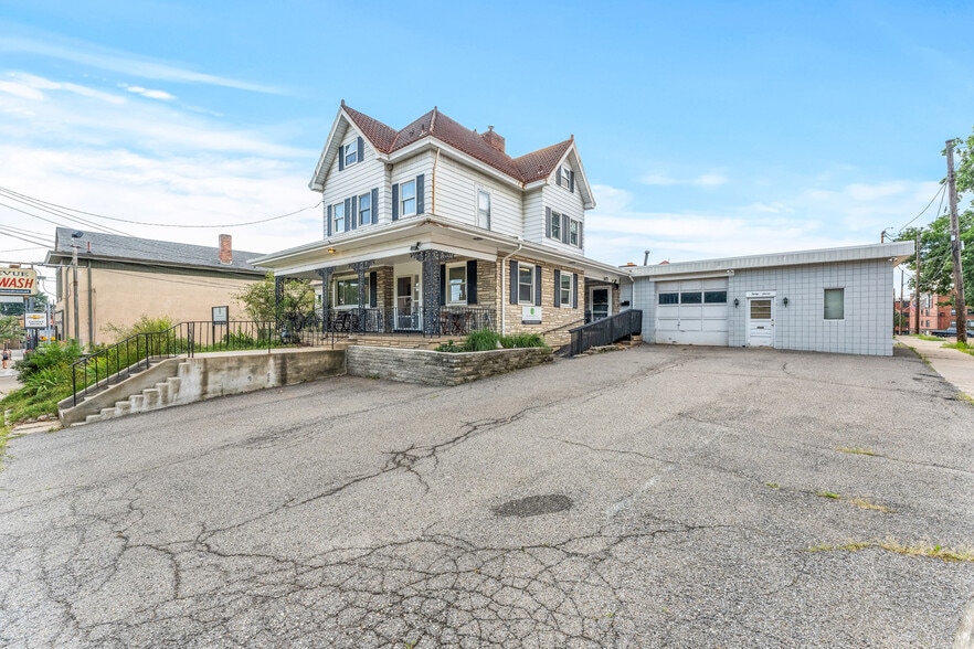 More Photos Of 35 N Balph Ave, Pittsburgh Medical For Sale