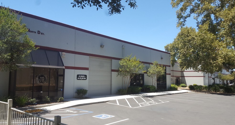 More Photos Of 1106 N D St, Sacramento Showroom For Lease