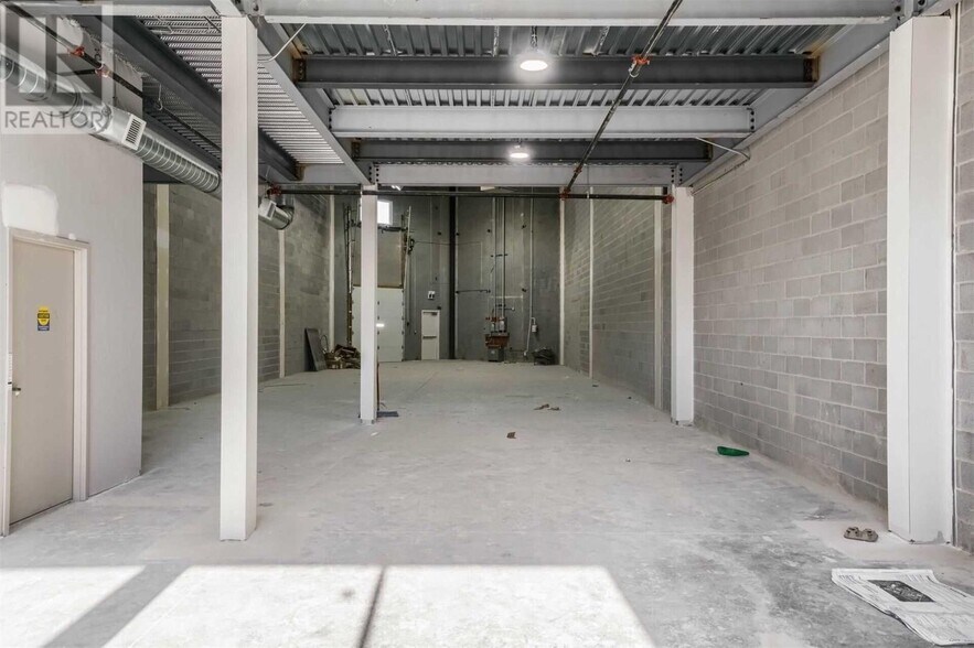 More Photos Of 10 Lightbeam Ter, Brampton Warehouse For Lease